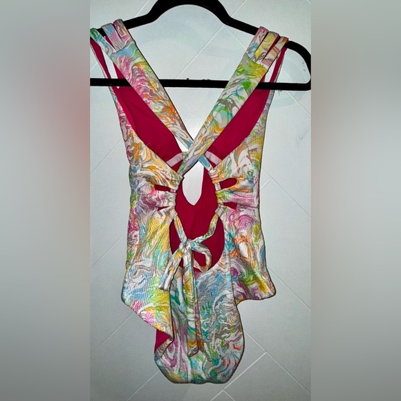Excellent Condition Becca Hot Tie Dye Plunge One Piece Swim Size: Medium - Picture 4 of 9